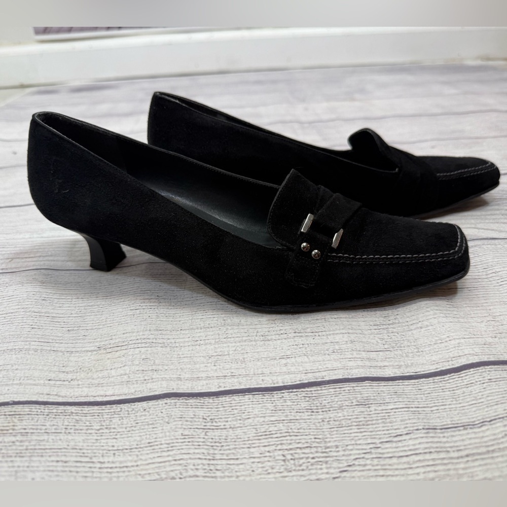 Stuart Weitzman Black Suede Kitten Heel Loafers Size 8 Classic Chic - Picture 12 of 16